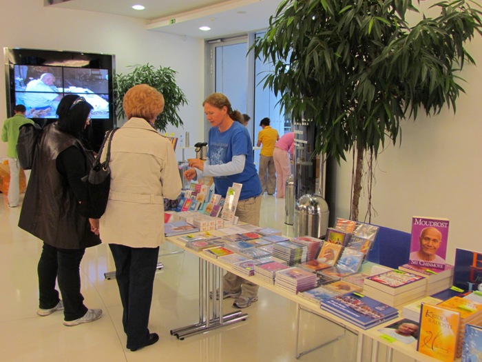 Knihy Sri Chinmoy ve Zlínském Kongresovém Centru Knihy Sri Chinmoye
