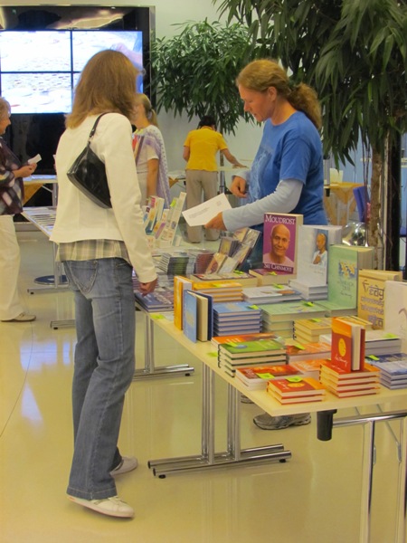 Knihy Sri Chinmoy ve Zlínském Kongresovém Centru Knihy Sri Chinmoye